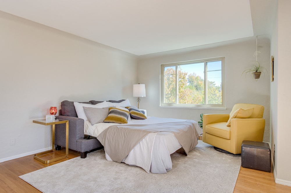 Photo of Bedroom in Edgewater