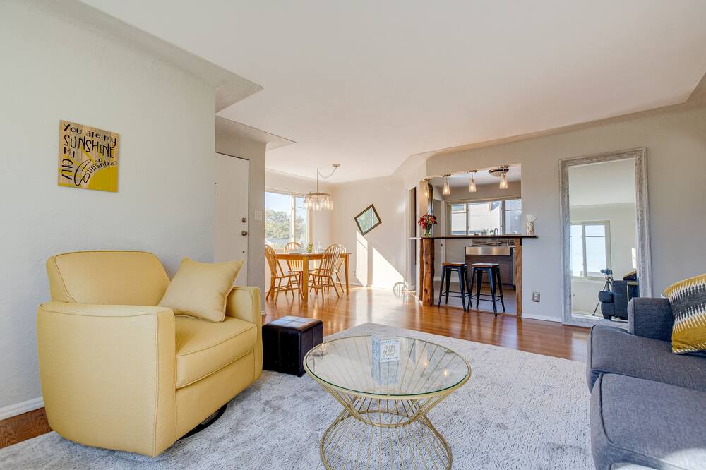 Photo of Livingroom in Edgewater