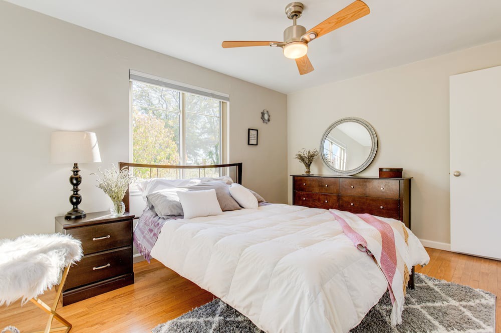 Photo of Bedroom in Edgewater