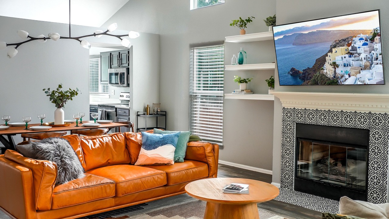Photo of Livingroom in North Central Westminster
