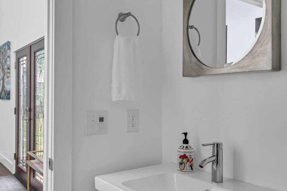 Photo of Bathroom in Hope Gardens