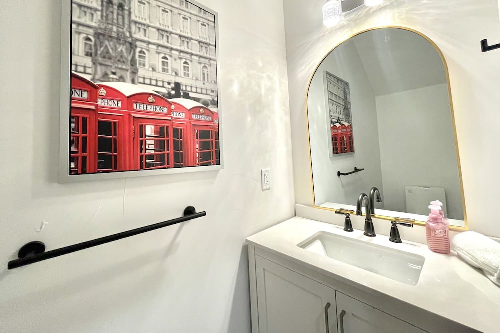 Photo of Bathroom in Englewood
