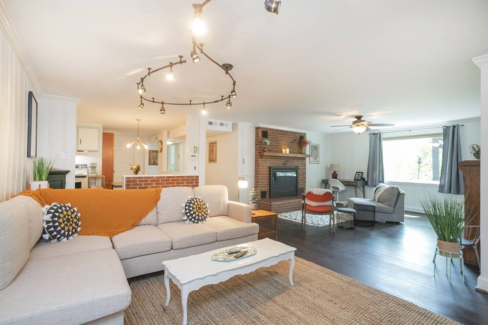 Photo of Livingroom in Blair Heights