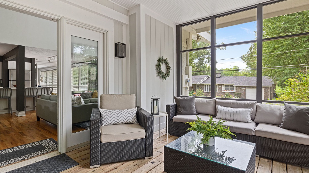 Photo of Livingroom in Grand Beach