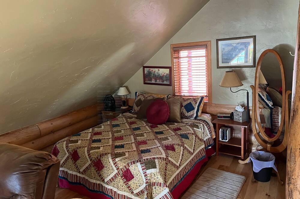 Photo of Bedroom in Oak Creek
