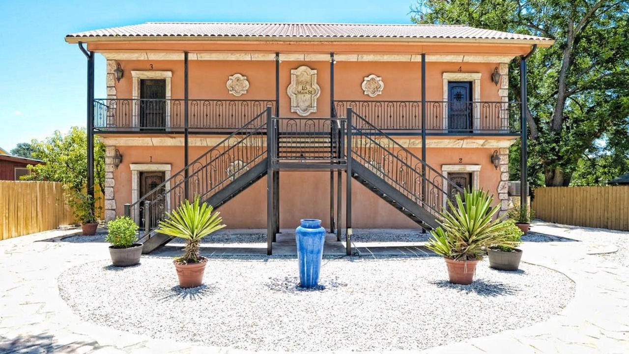 Photo of Others in Blanco