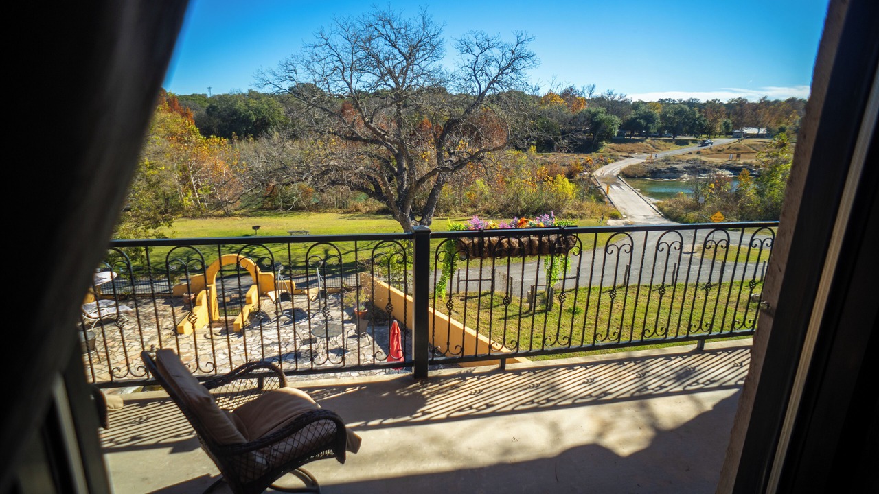 Photo of Patio Balcony in Blanco