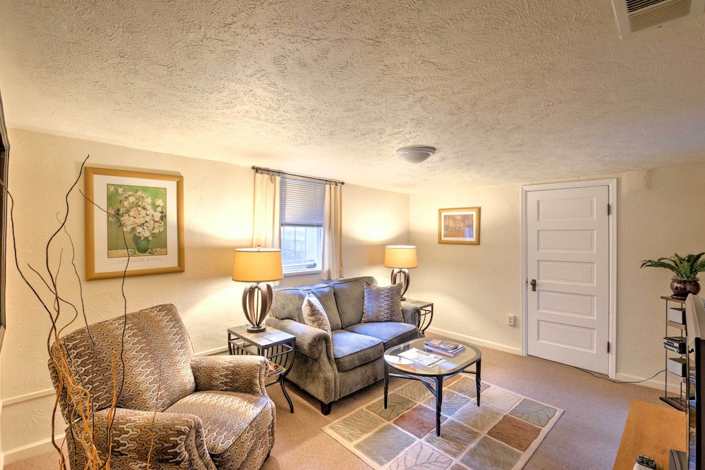 Photo of Livingroom in Lincoln Park