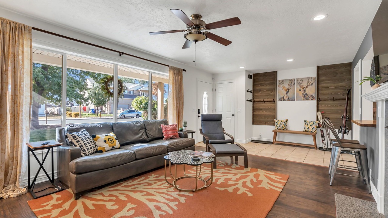 Photo of Livingroom in Midvale