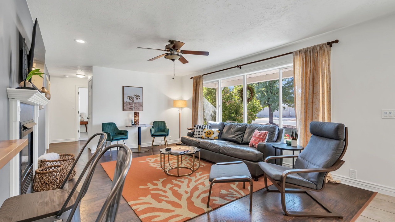 Photo of Livingroom in Midvale