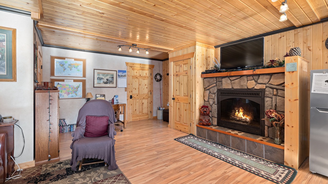 Photo of Livingroom in Gold Bar