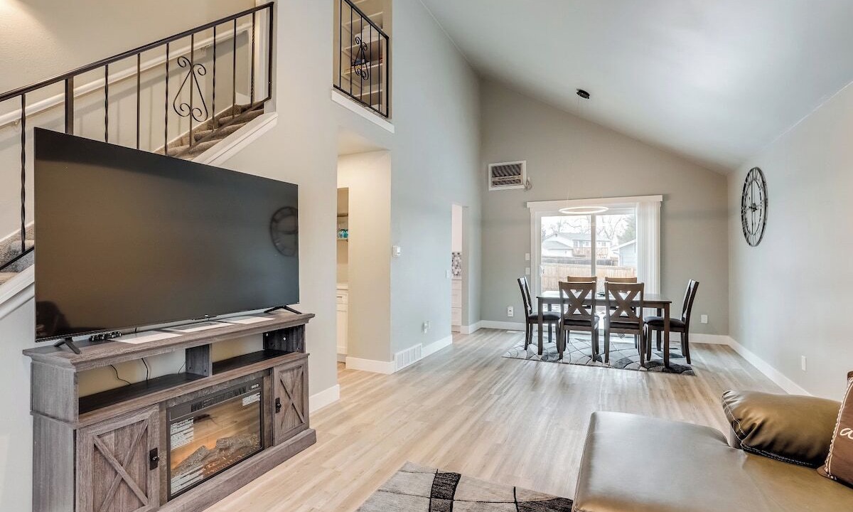 Photo of Livingroom in North Central Westminster