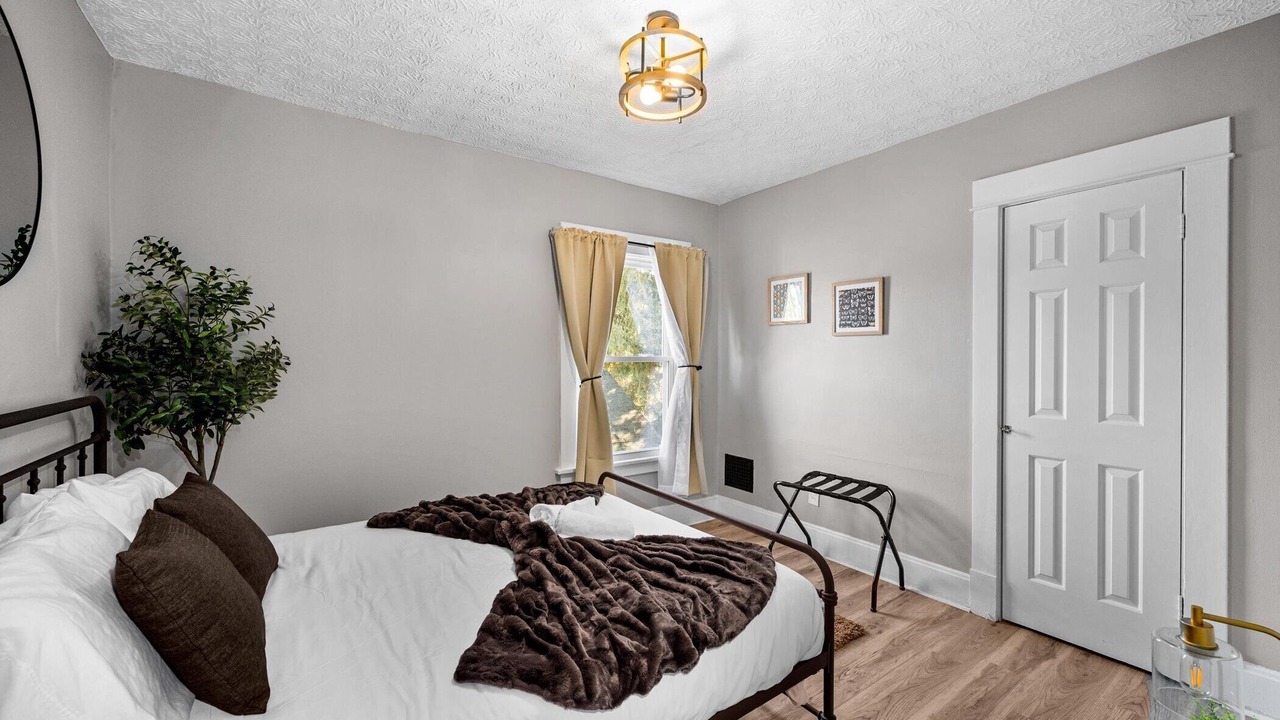 Photo of Bedroom in Old North Columbus