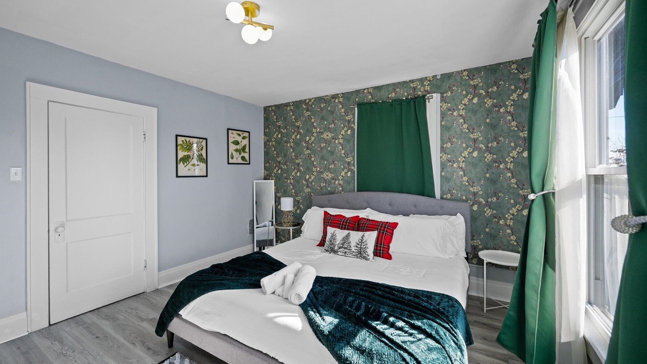 Photo of Bedroom in Glen Echo