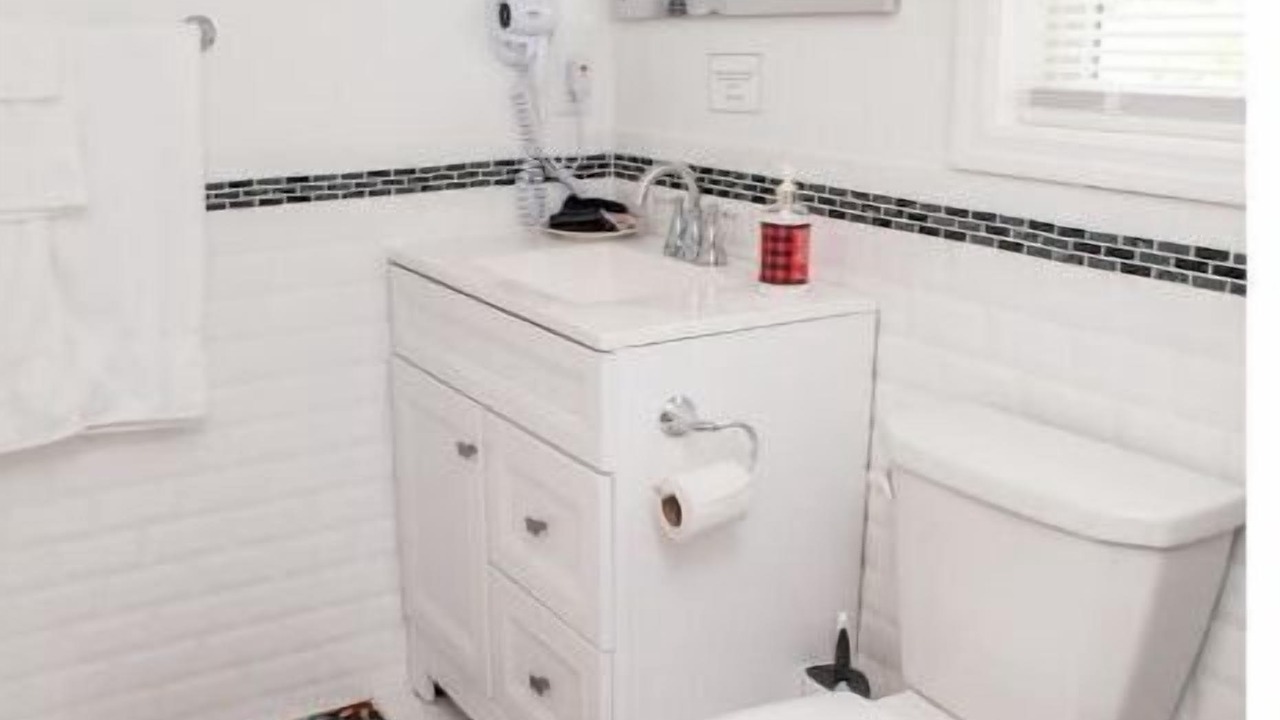 Photo of Bathroom in Middle Hope