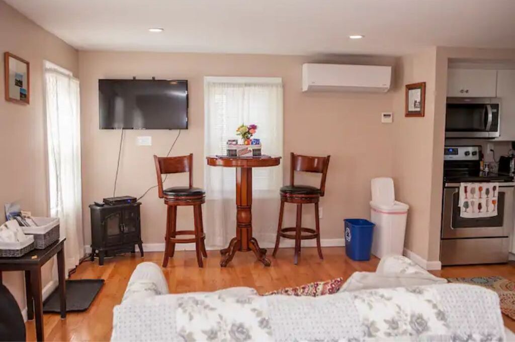 Photo of Livingroom in Middle Hope