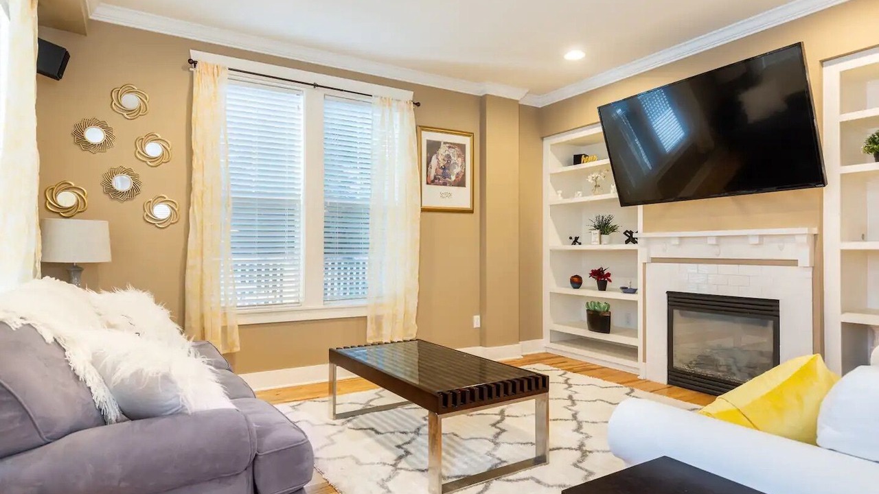 Photo of Livingroom in North Central Westminster
