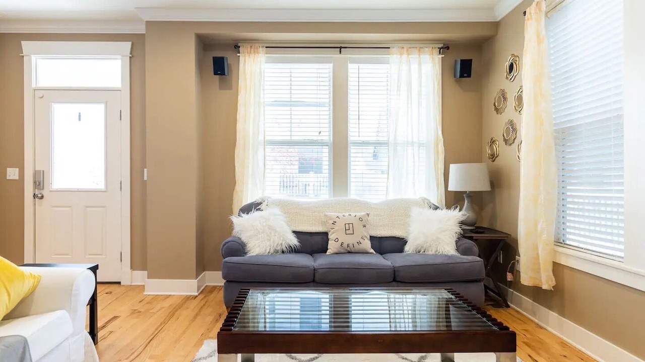 Photo of Livingroom in North Central Westminster