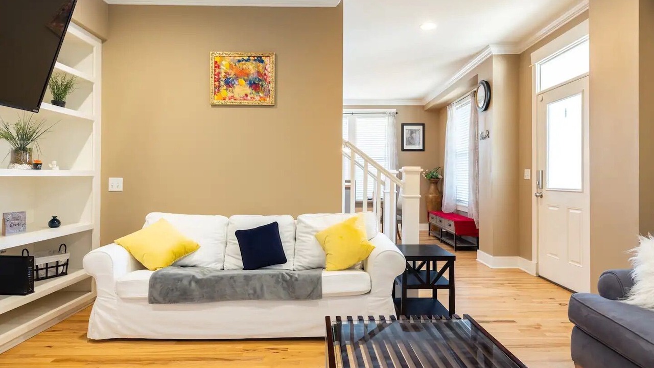 Photo of Livingroom in North Central Westminster