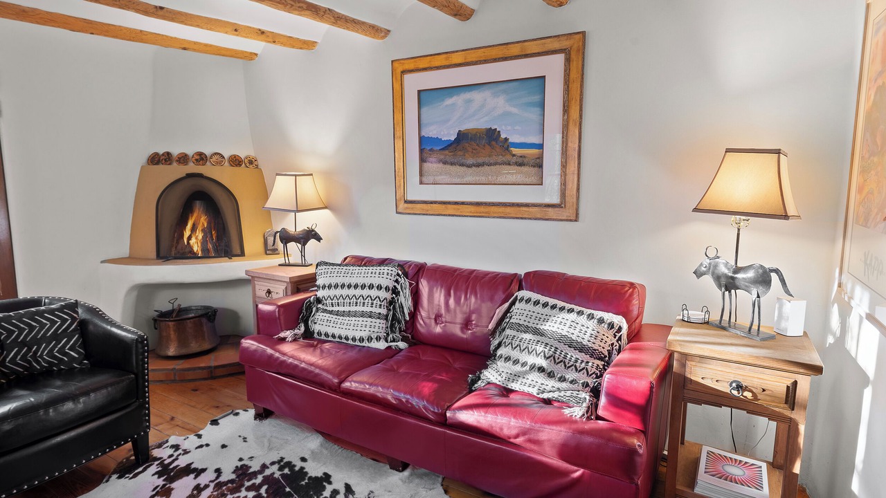 Photo of Livingroom in Historic Eastside