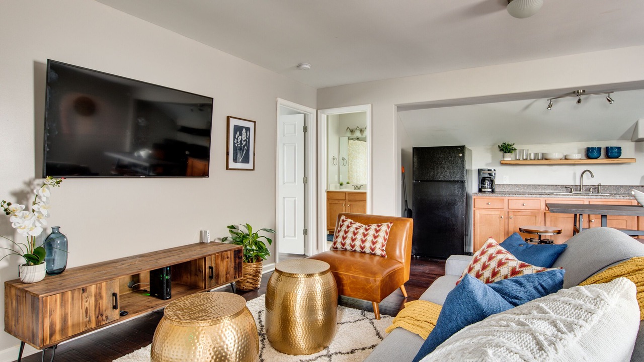 Photo of Livingroom in 12 South