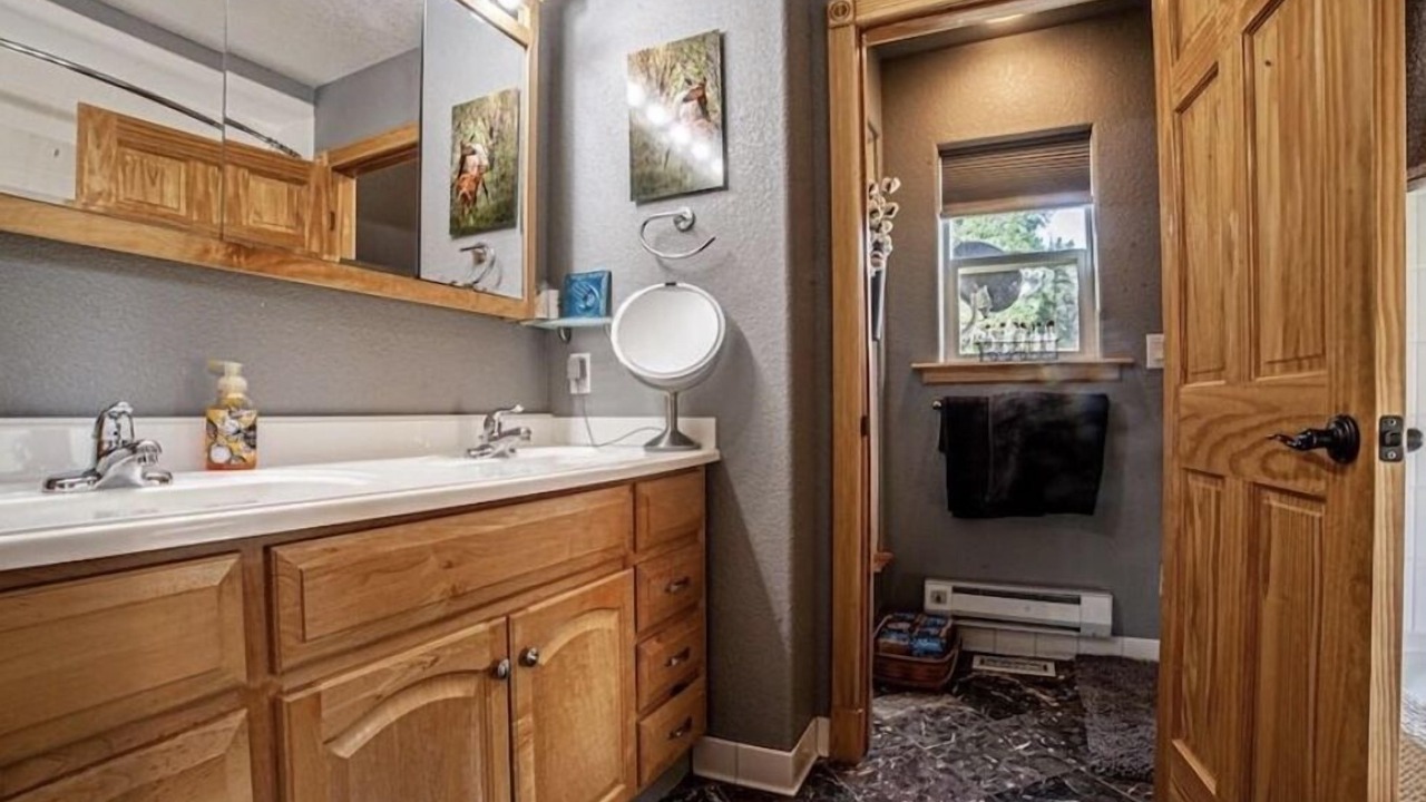 Photo of Bathroom in Shadow Mountain