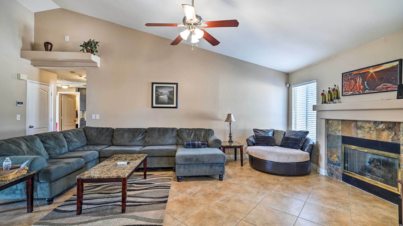 Photo of Livingroom in Green Valley North