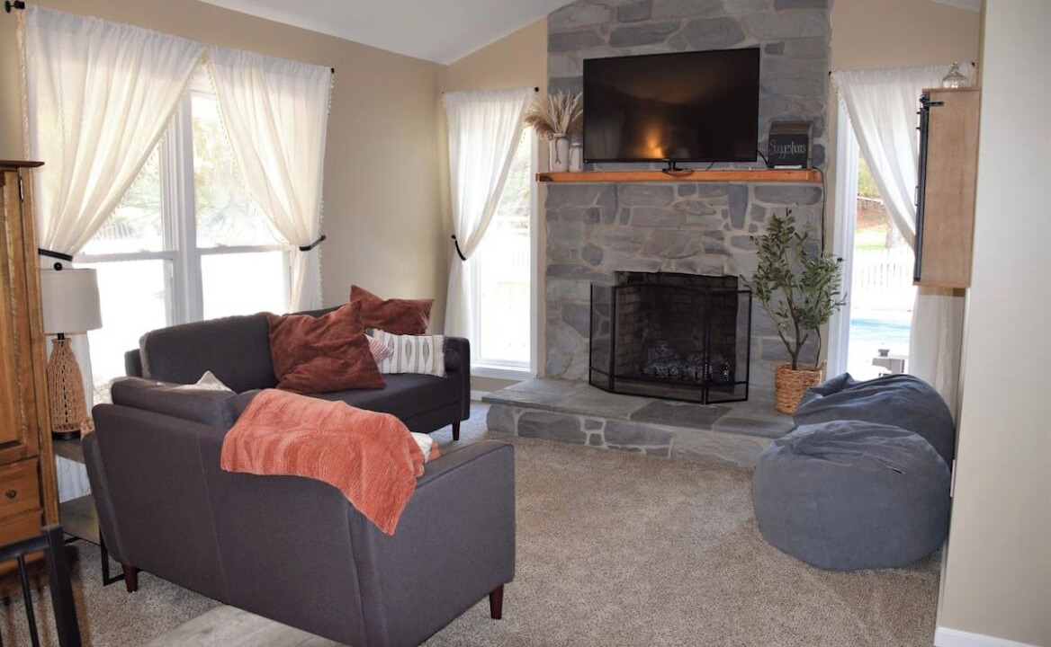 Photo of Livingroom in Elizabethtown