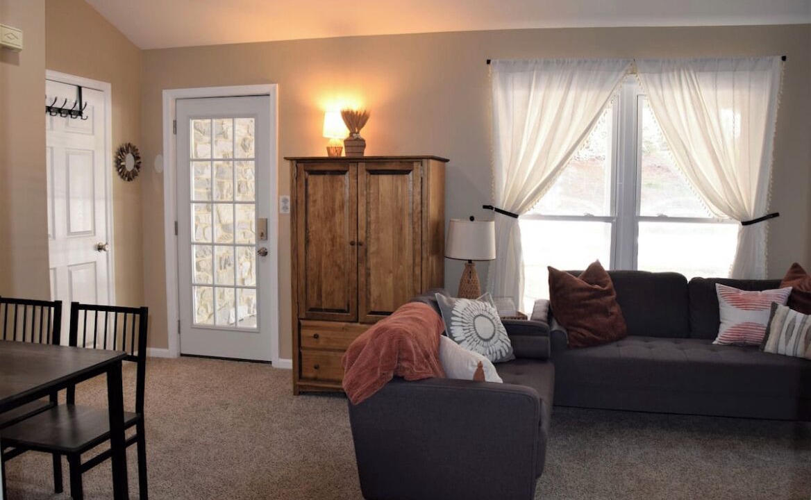 Photo of Livingroom in Elizabethtown