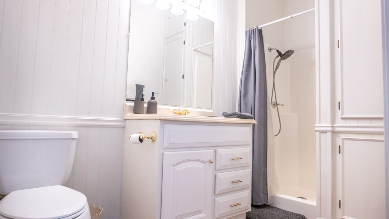 Photo of Bathroom in Dawson