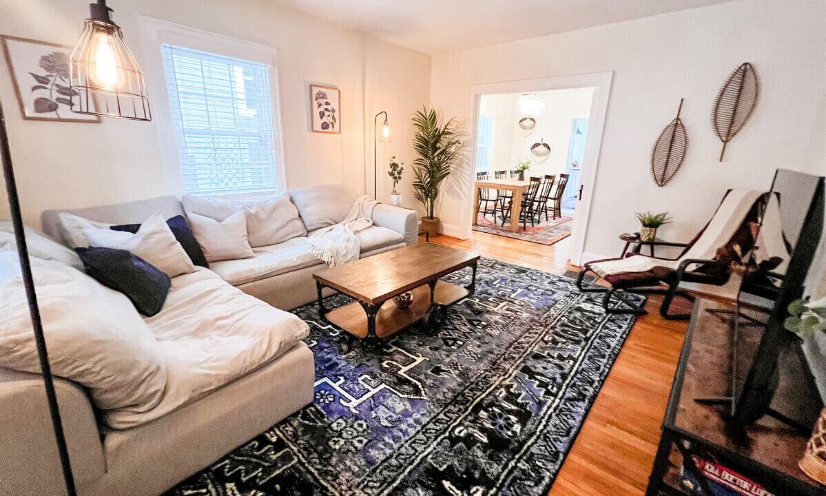 Photo of Livingroom in Roselawn Finance