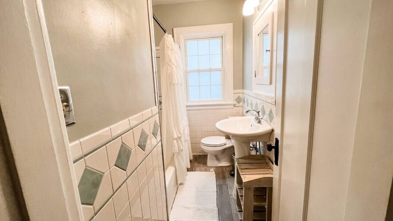 Photo of Bathroom in Roselawn Finance