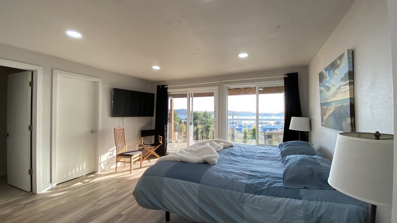 Photo of Bedroom in Historic Bayfront