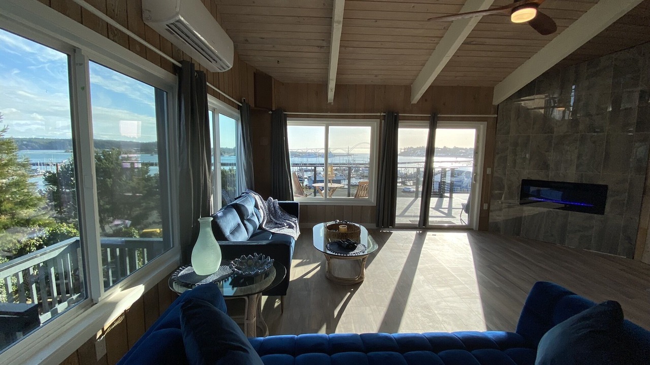 Photo of Livingroom in Historic Bayfront