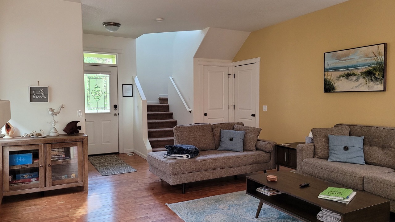 Photo of Livingroom in Coos Bay