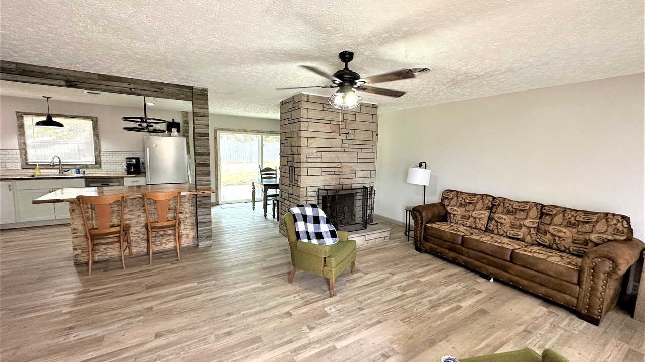 Photo of Livingroom in Oliver Springs