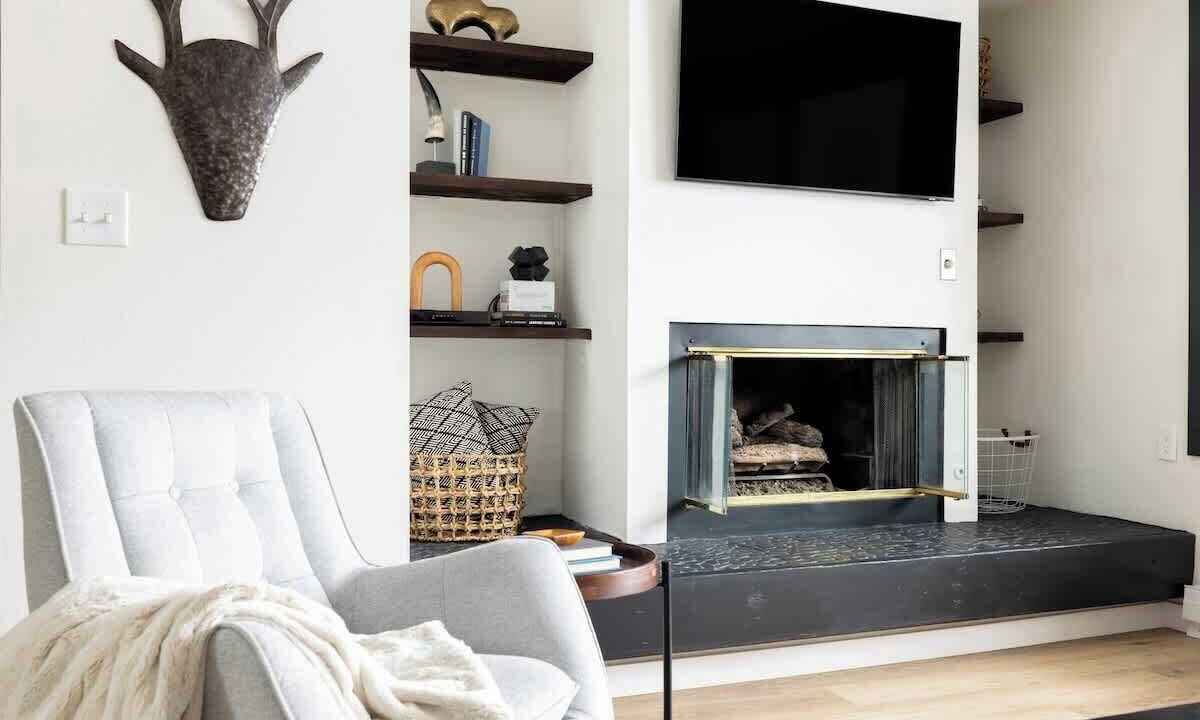 Photo of Livingroom in Lakeside Village