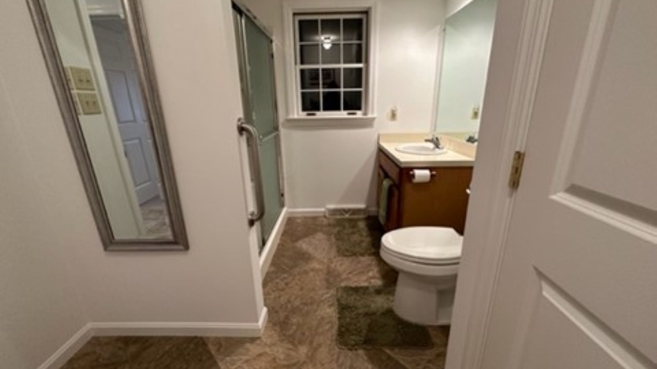 Photo of Bathroom in Elm