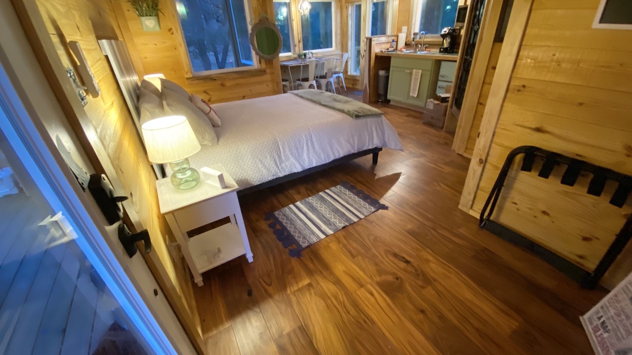 Photo of Bedroom in Lacy-Lakeview