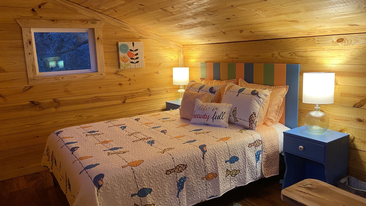 Photo of Bedroom in Lacy-Lakeview