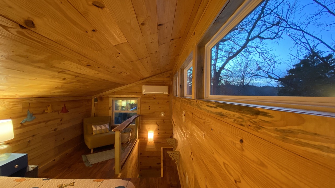 Photo of Bedroom in Lacy-Lakeview