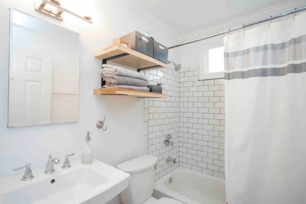 Photo of Bathroom in North Capitol