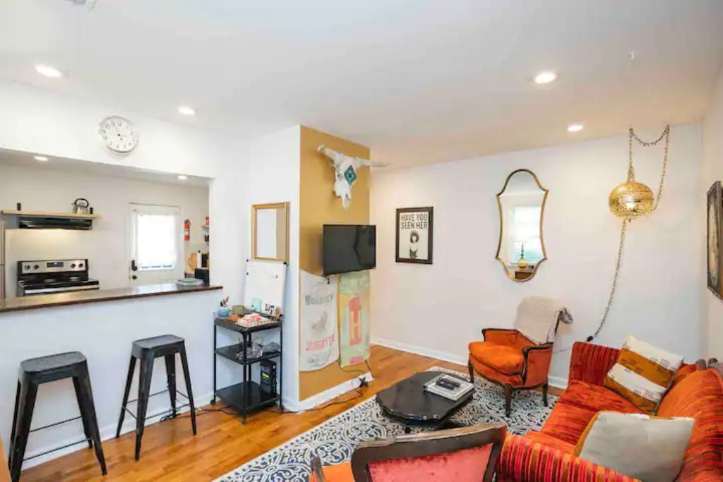 Photo of Livingroom in North Capitol