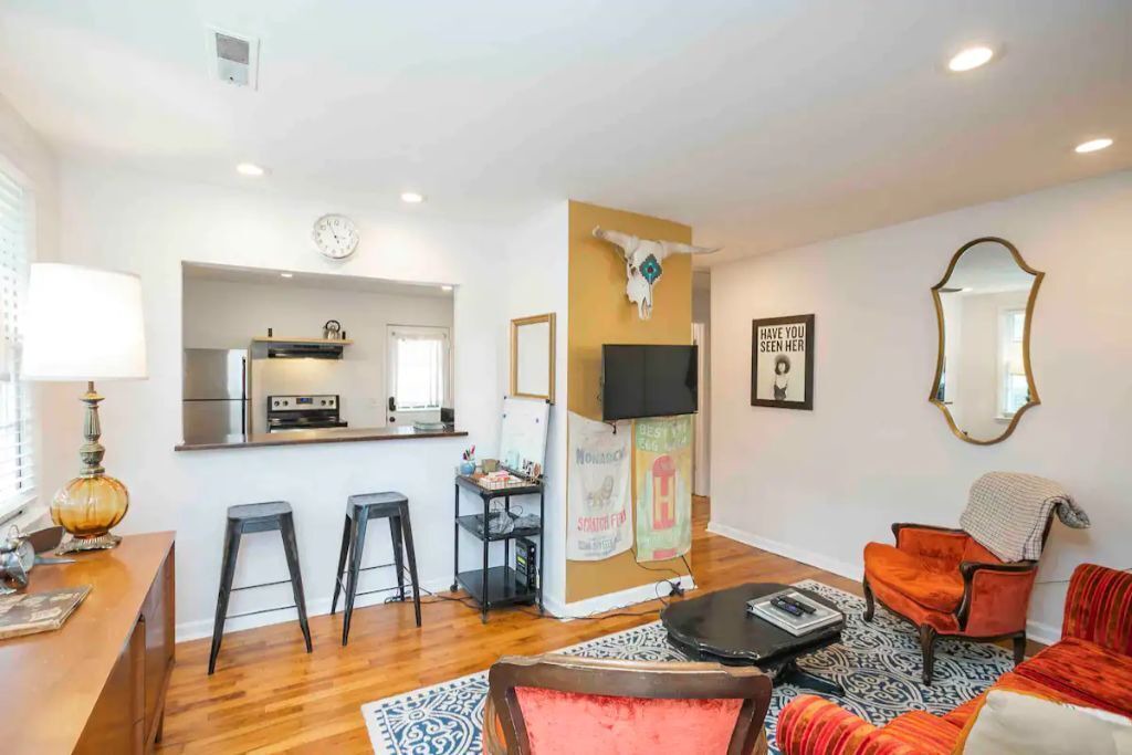 Photo of Livingroom in North Capitol
