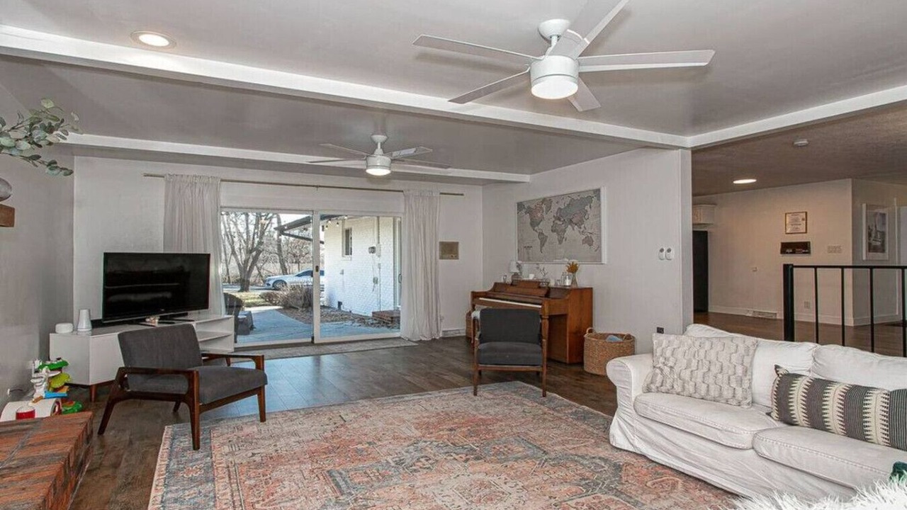 Photo of Livingroom in Ashley Oaks
