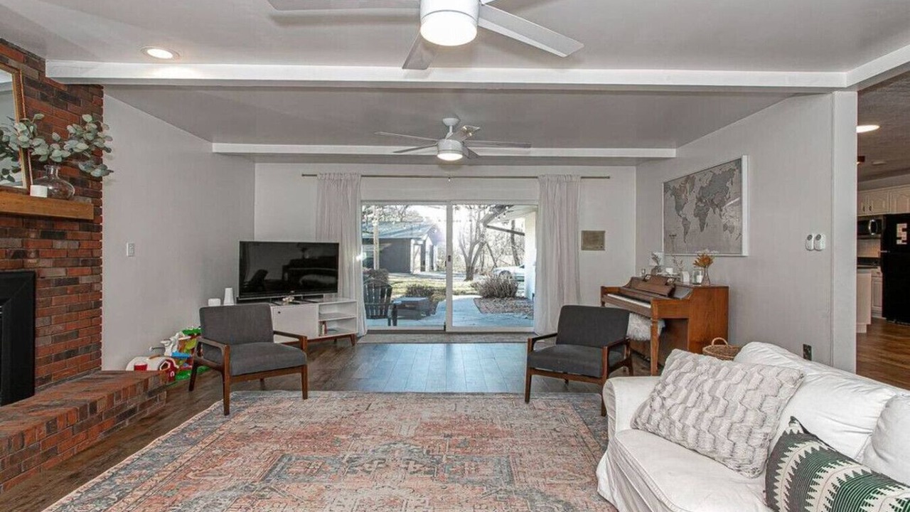 Photo of Livingroom in Ashley Oaks