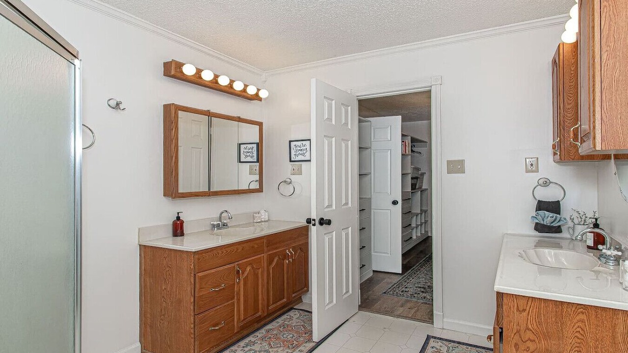 Photo of Bathroom in Ashley Oaks