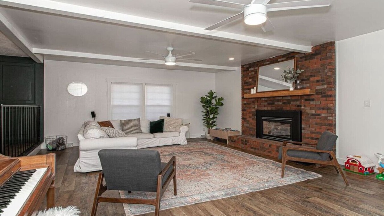 Photo of Livingroom in Ashley Oaks