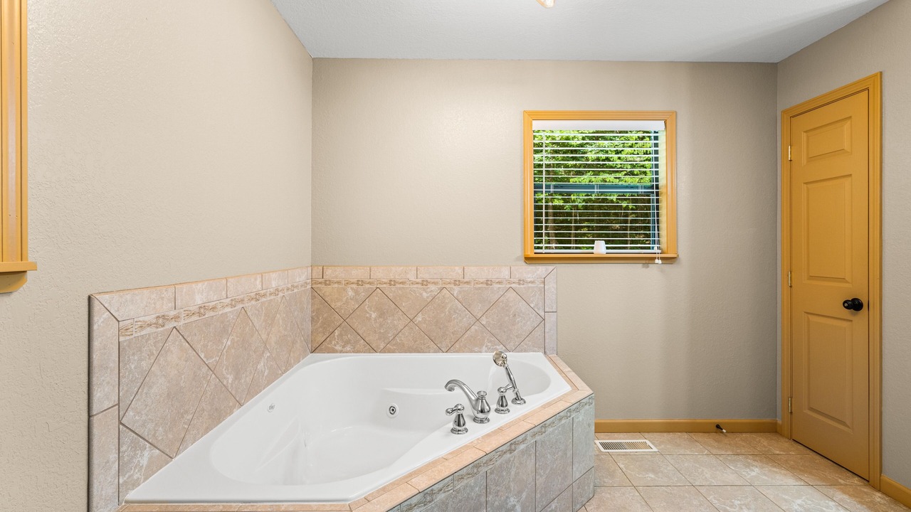 Photo of Bathroom in Cosby