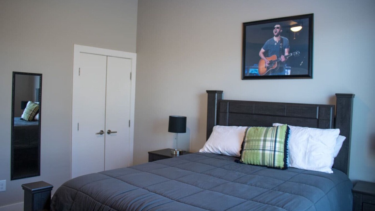 Photo of Bedroom in Hadley - Washington